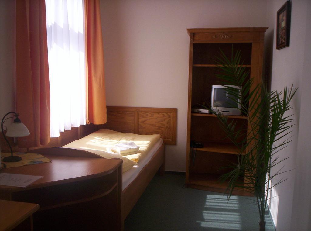 Hotel Krakonos Trutnov Exterior photo